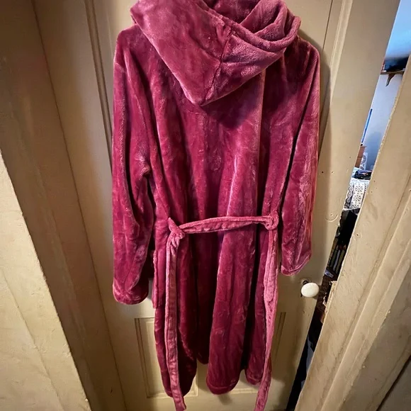 ❤️ 3 FOR $20 Luxurious Pink Hooded Robe SIZE M - Picture 2 of 5